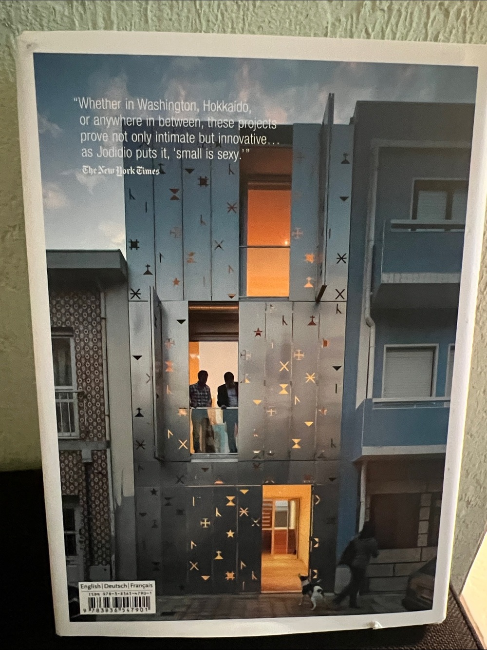 2770*TASCHEN SMALL Architecture Book - Blue Cover with Warm Orange Interior Glow - Picture 3 of 17